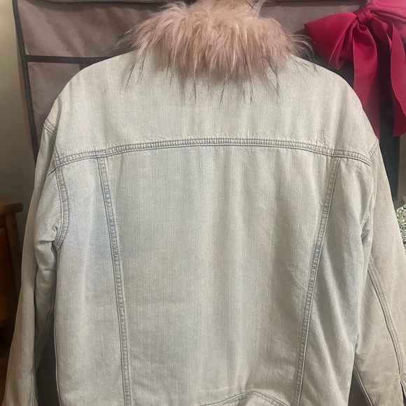 American Eagle Outfitters Light Denim Jacket with Pink Faux Fur Collar - Picture 5 of 5